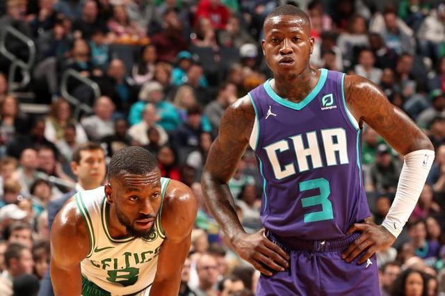 卡洛斯身着 卡洛斯身着