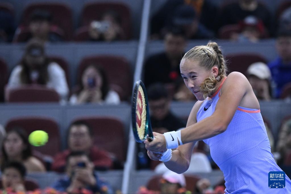 斯始终站在 斯始终站在